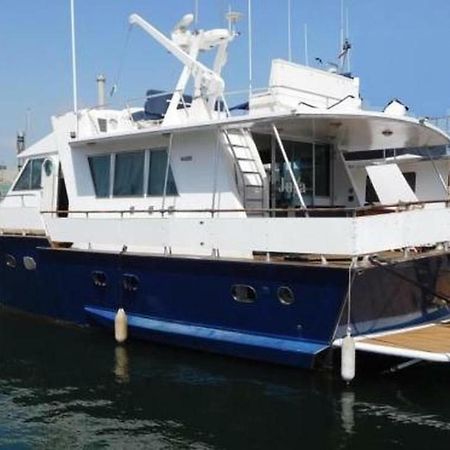 Your Own Private Yacht Hotel Sant Adria de Besos Bagian luar foto