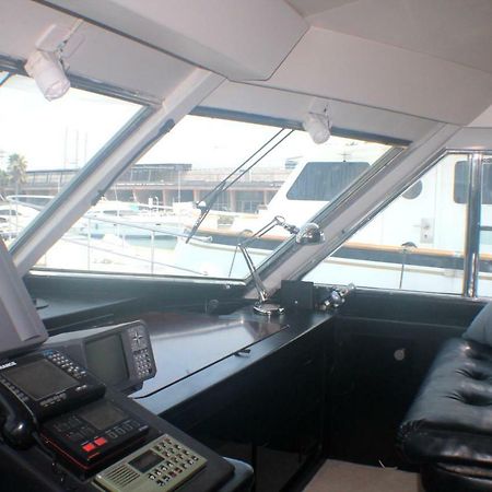 Your Own Private Yacht Hotel Sant Adria de Besos Bagian luar foto