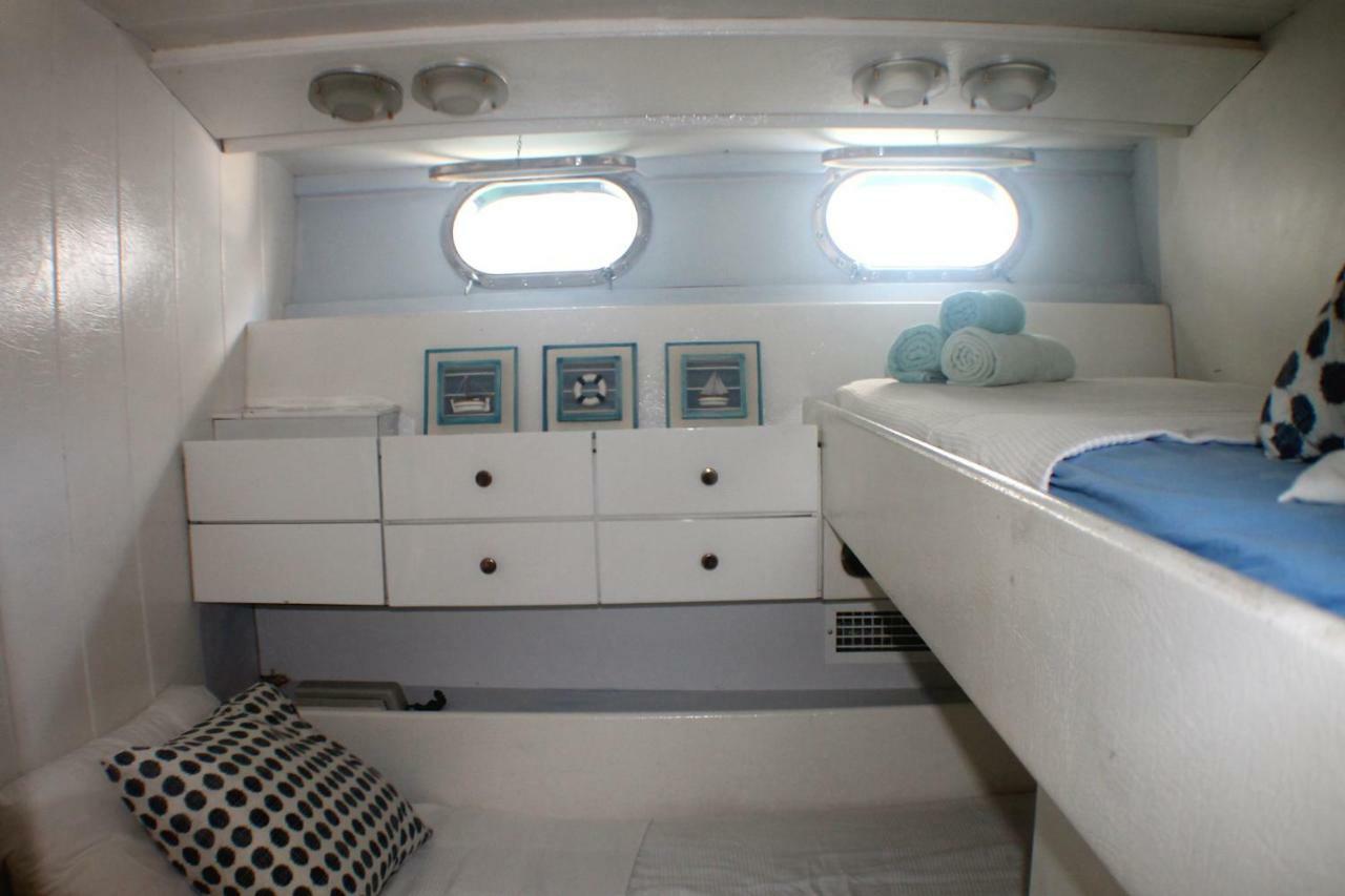 Your Own Private Yacht Hotel Sant Adria de Besos Bagian luar foto
