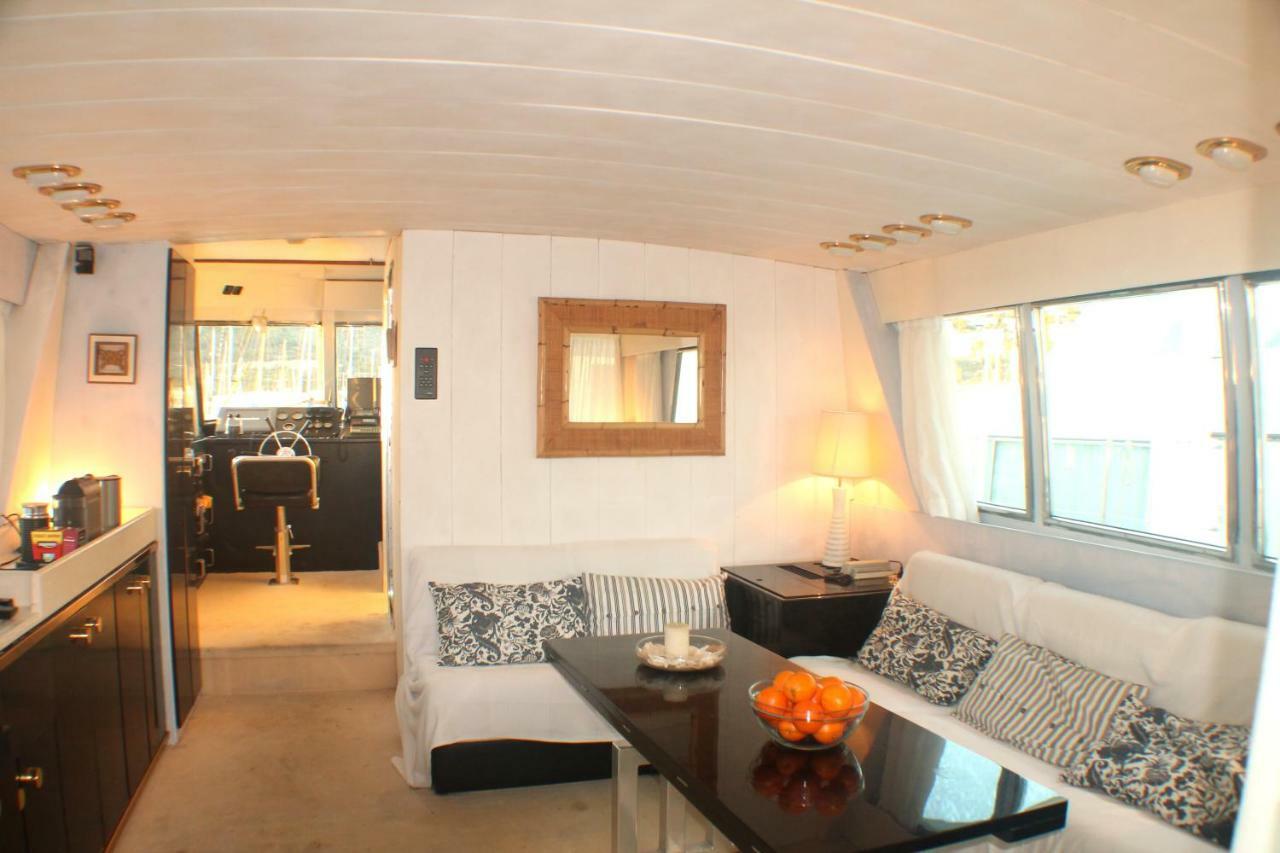 Your Own Private Yacht Hotel Sant Adria de Besos Bagian luar foto