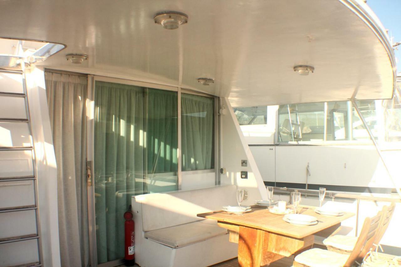 Your Own Private Yacht Hotel Sant Adria de Besos Bagian luar foto