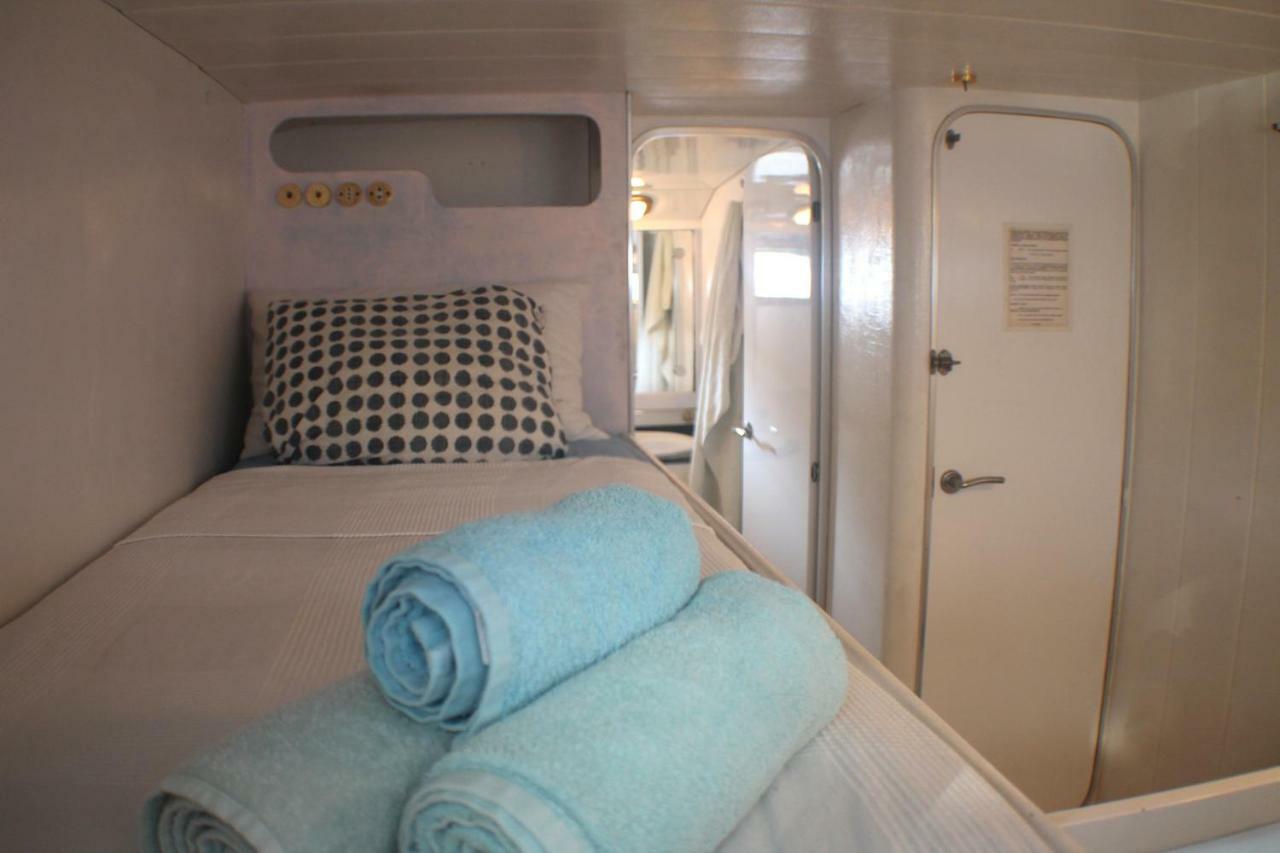Your Own Private Yacht Hotel Sant Adria de Besos Bagian luar foto