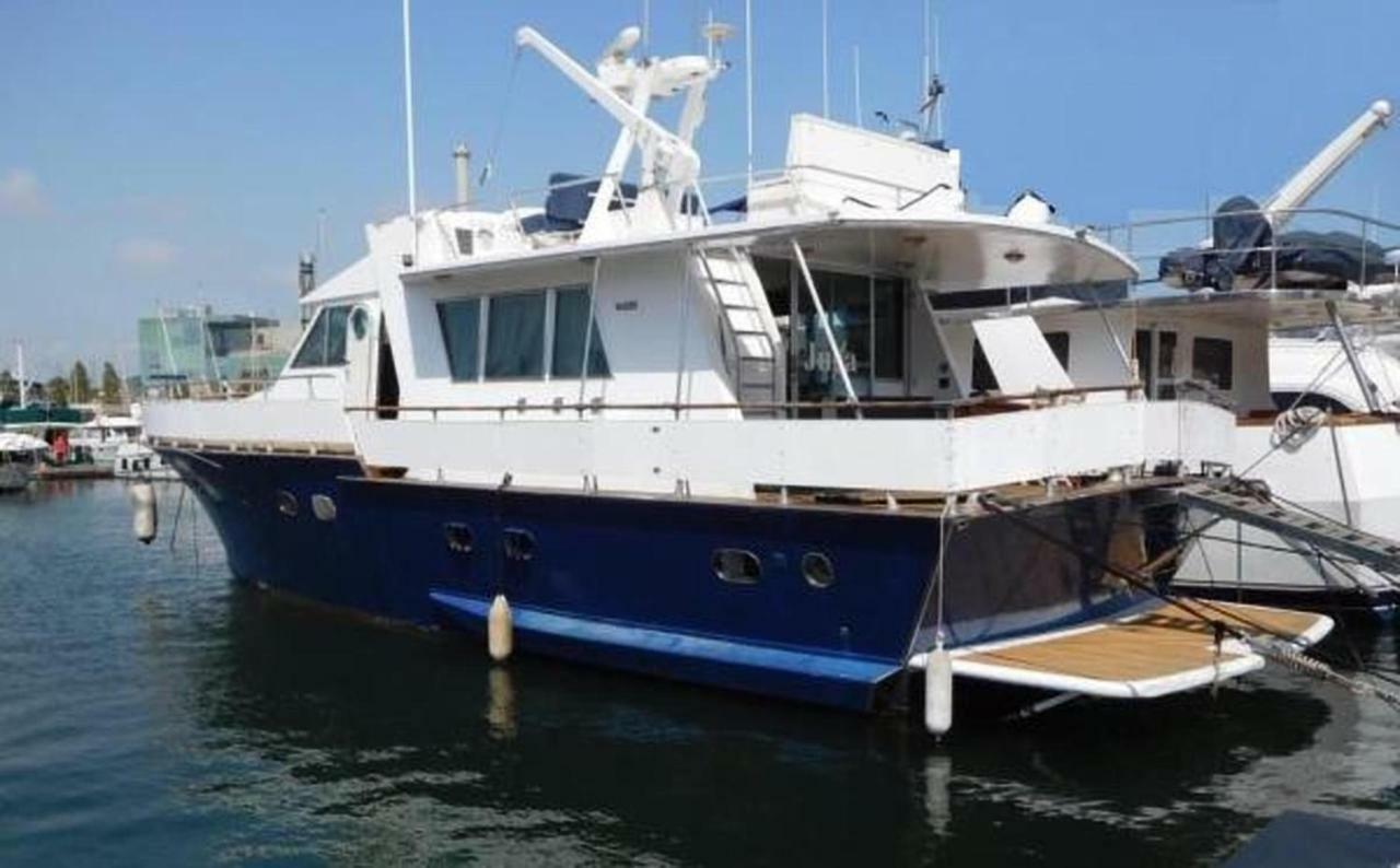 Your Own Private Yacht Hotel Sant Adria de Besos Bagian luar foto